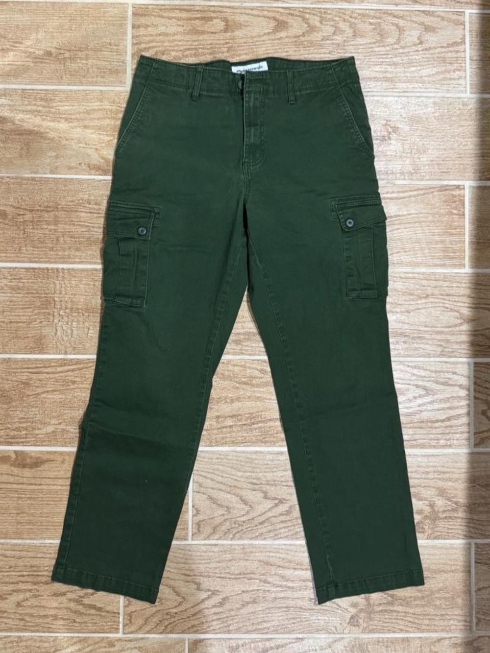 amazon essentials green cargo pants
